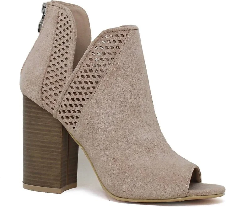 Breck Bootie In Taupe
