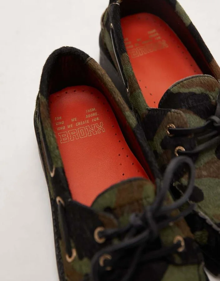 Bronx Sie-nna boat shoes in khaki camo pony hair leather - Image 4