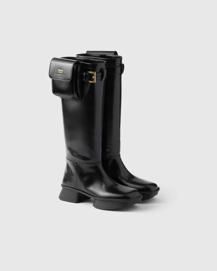 Brushed leather boots with pouch