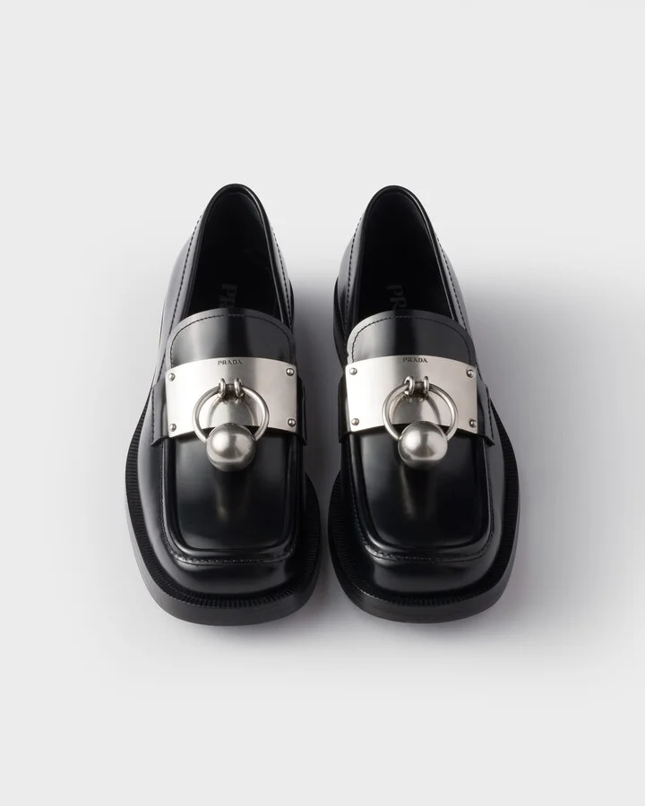 Brushed leather loafers with metal ring - Image 4