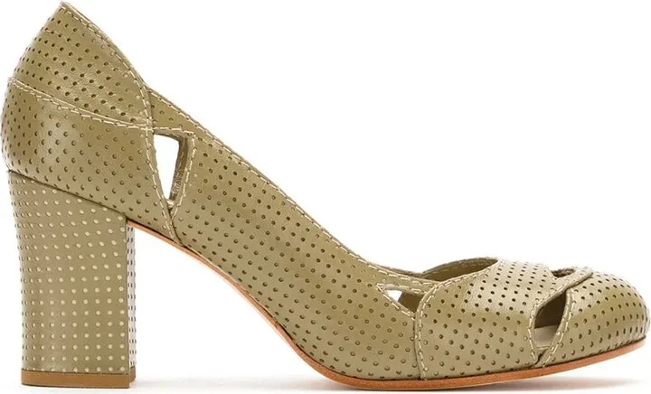 Bruxelas perforated leather pumps