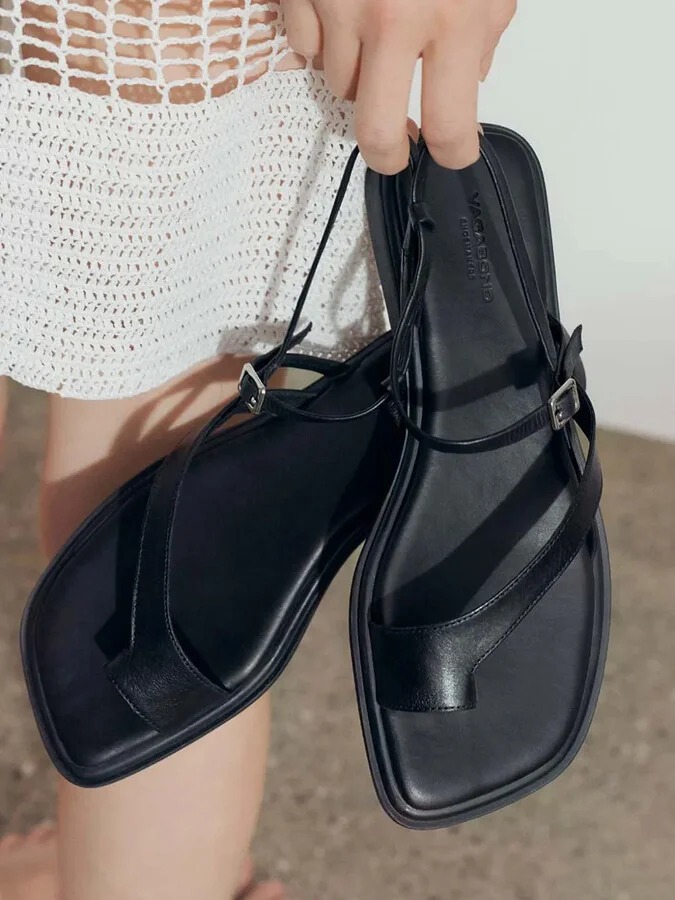 Buckle-Fastening Leather Sandals