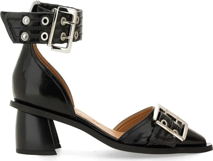 Buckle Pump