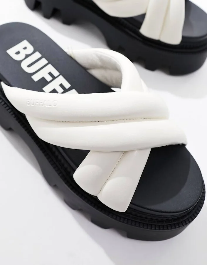 Buffalo Flora cross quilt flat sandals in beige - Image 2