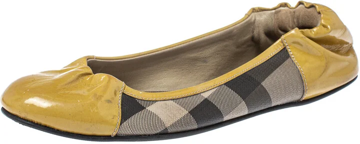 Burberry Beige Patent Leather And Nova Check Canvas Scrunch Ballet Flats Size 37