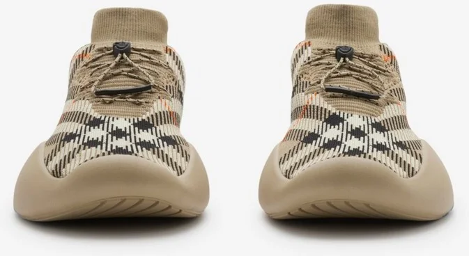 Burberry Check Knit Neptune Sneakers Size: 40 - Image 3
