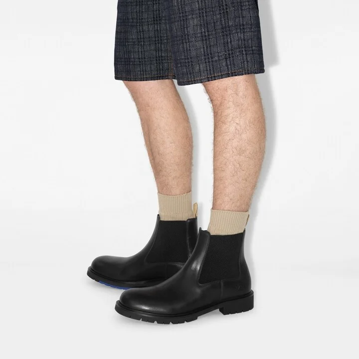 Burberry Leather Rogue Chelsea Boots Size: 41 - Image 2