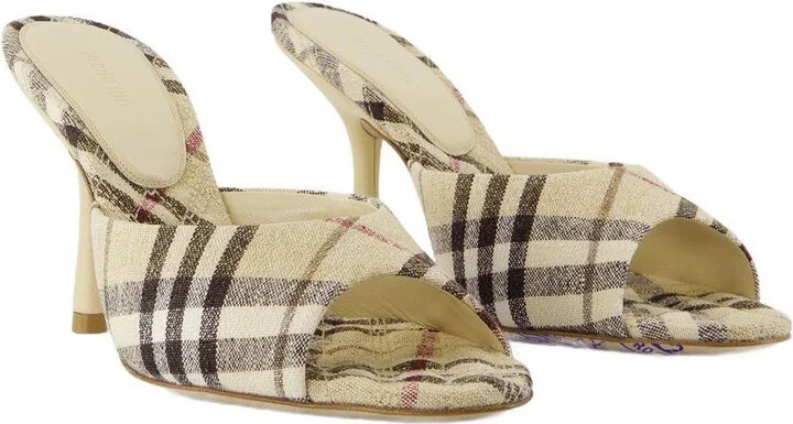 Burberry Mews 90 Chk Pumps - Image 2