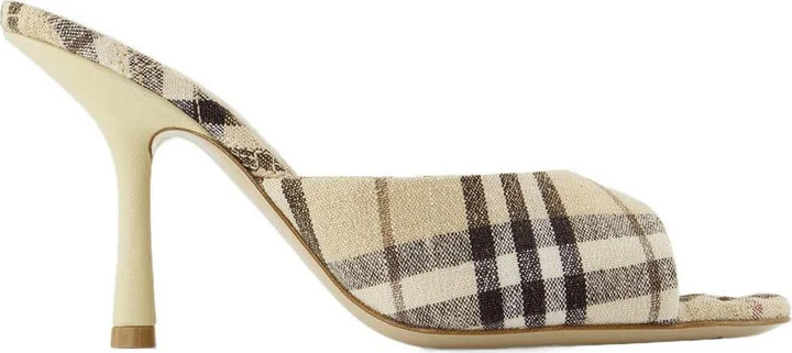 Burberry Mews 90 Chk Pumps