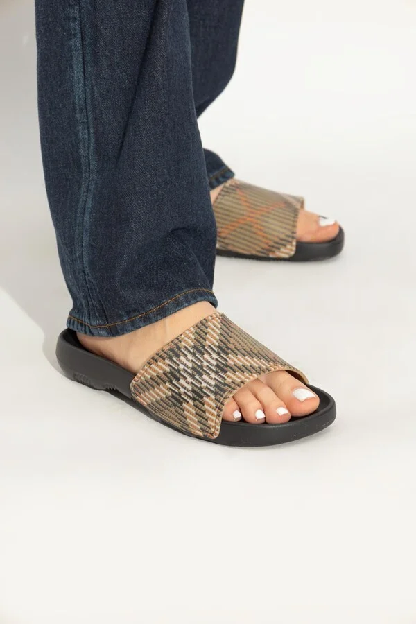 Burberry Slides Dive - Image 2