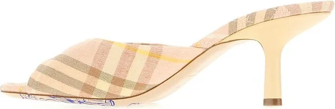 Burberry With Heel - Image 3