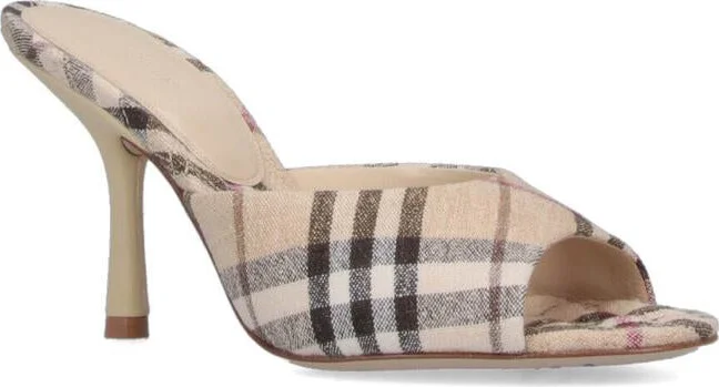 Burberry With Heel - Image 2