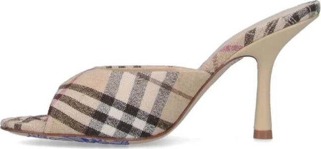 Burberry With Heel - Image 3