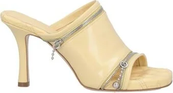 Pastel yellow
