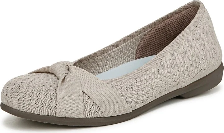 BZees Womens Kissed Ballet Flat Sand 6.5 M