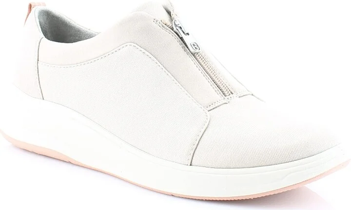 BZees Womens Take It Easy Sneaker Taupe Shimmer 9 M