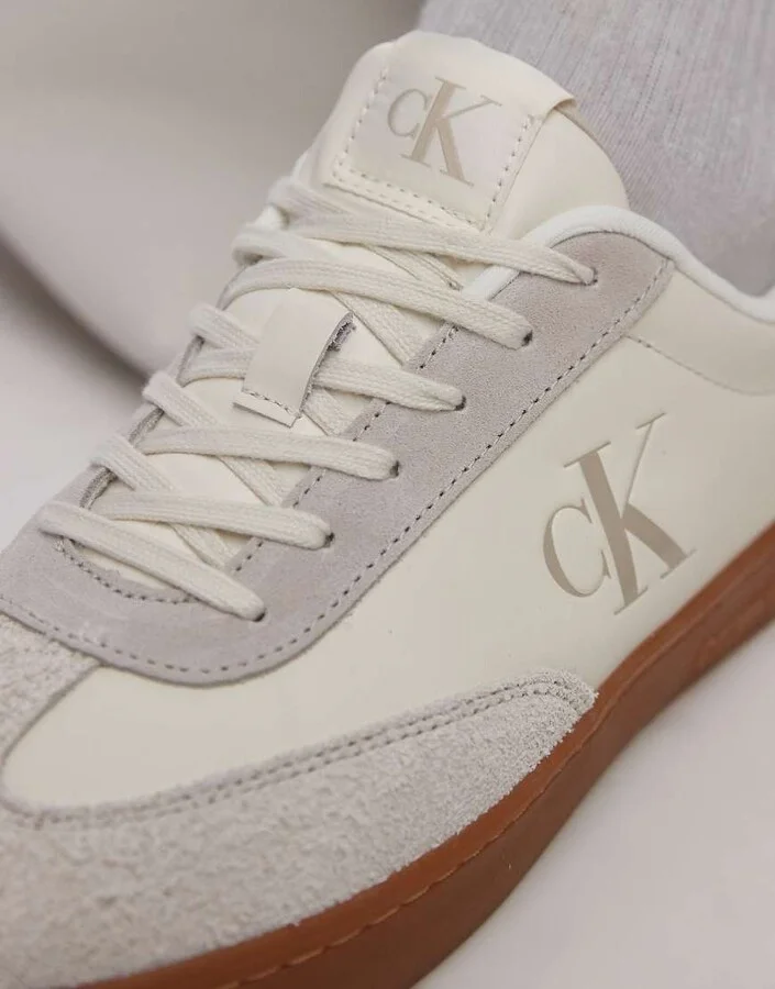 Calvin Klein Jeans classic cupsole sneakers in off white with gum sole - Image 4