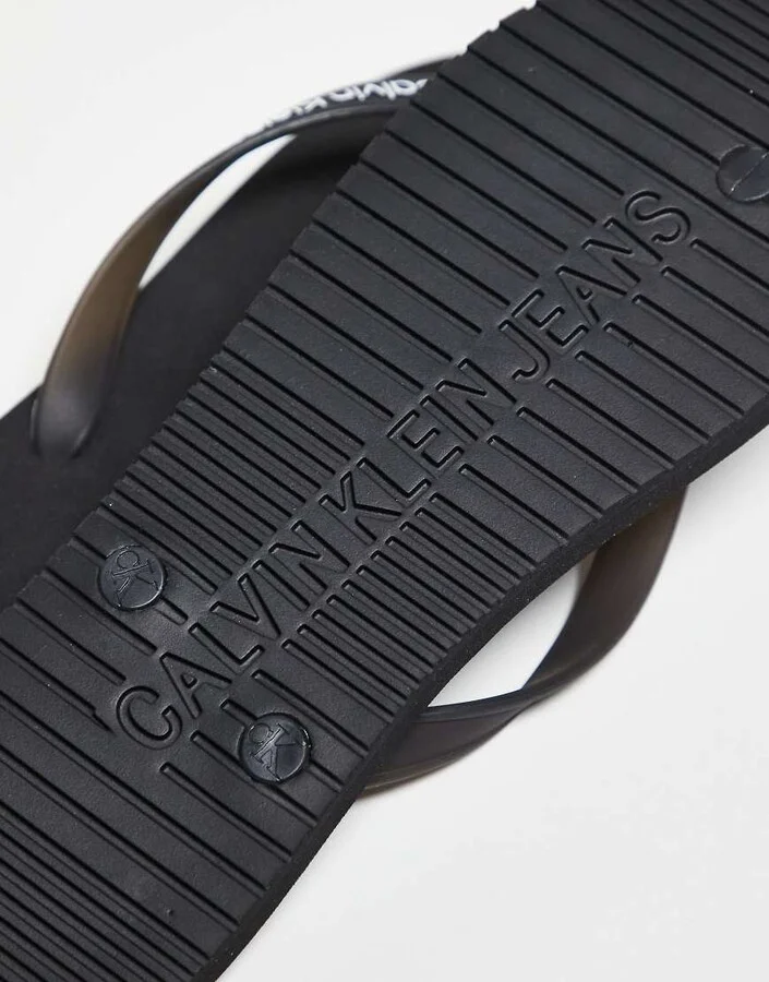 Calvin Klein Jeans logo flip flops in black - Image 3