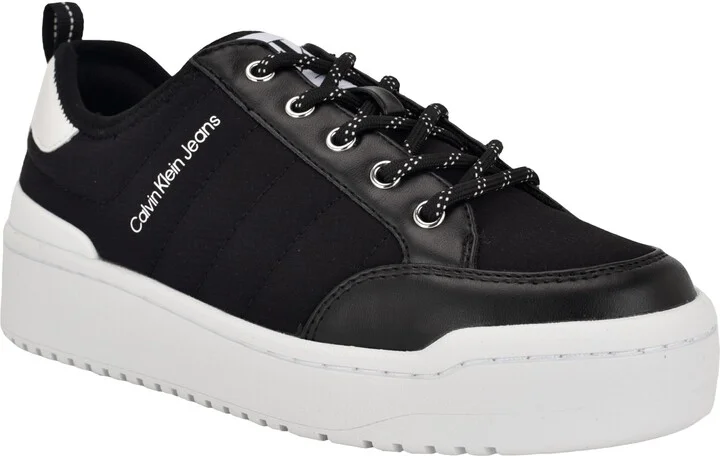 Black/White 001