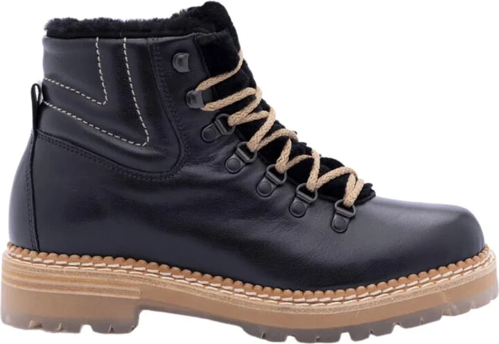 Camelia Hiking Boot In Black