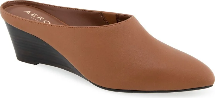 TAN LEATHER/ STACK HEEL