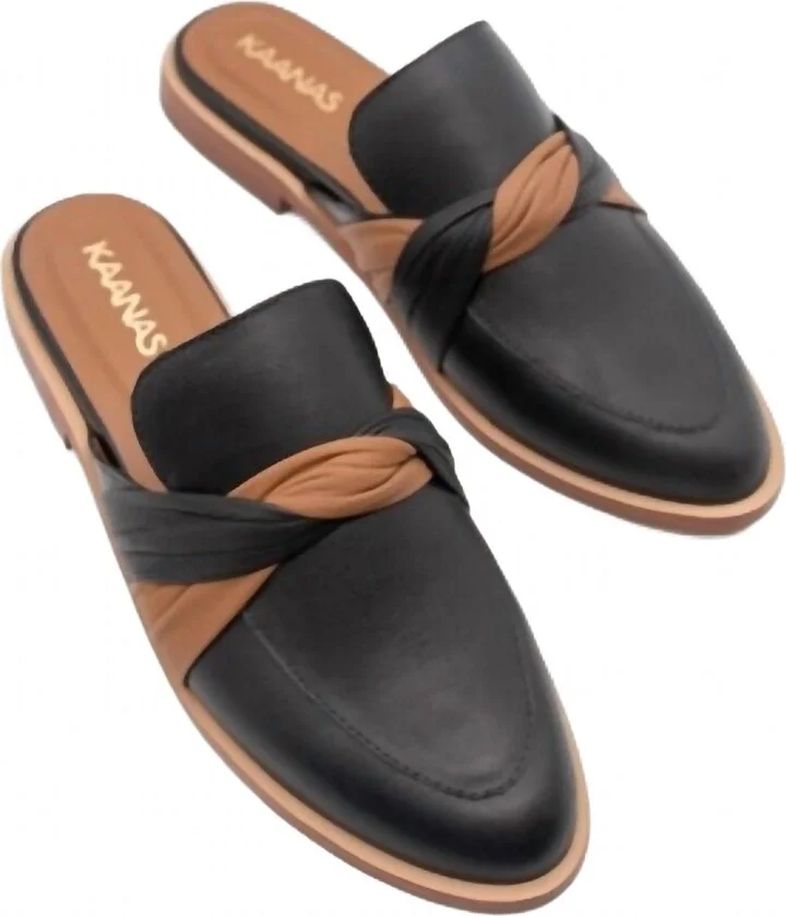 Caoba Mule With Contrast Twisted Band Sandals In Black