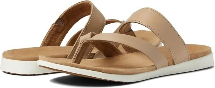 Cara Flip Sandals In Taupe