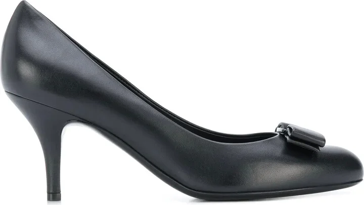 Carla bow detail pumps
