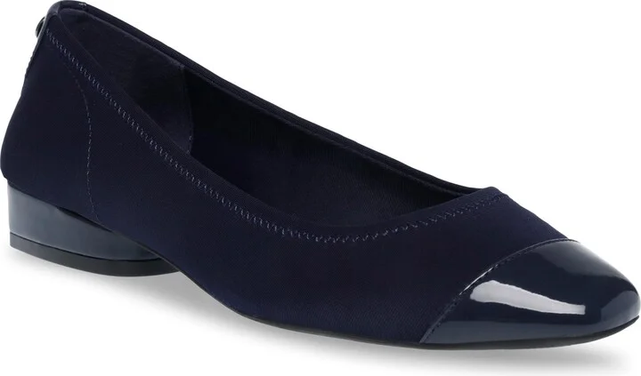Carlie Flat