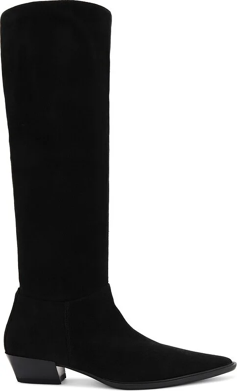 Cassie Boot