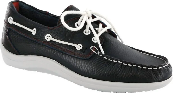 Catalina Lace Up Boat Shoe - Wide In Navy