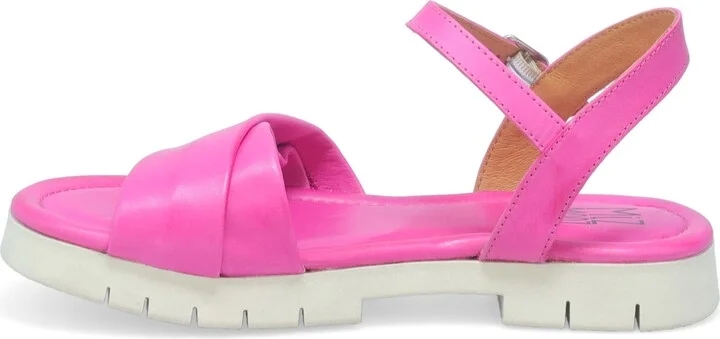 Caylee Lug Sole Sandal - Image 9