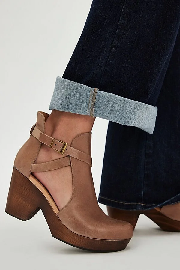 Cedar Leather Clogs - Image 2