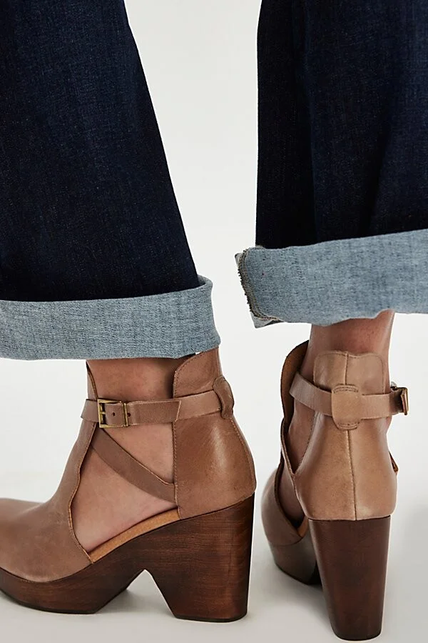 Cedar Leather Clogs - Image 3