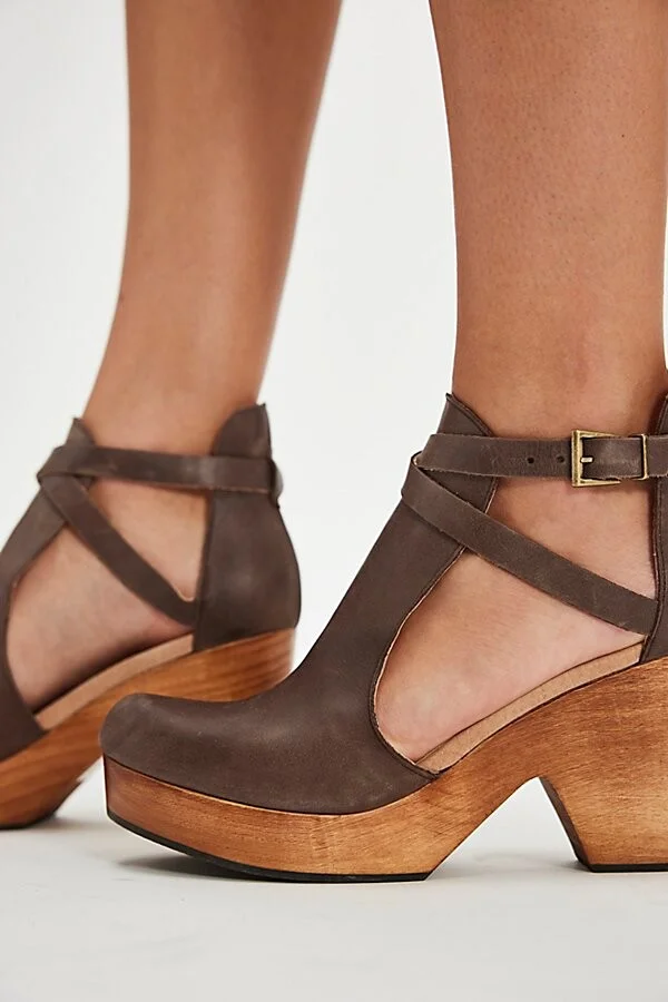 Cedar Leather Clogs - Image 2