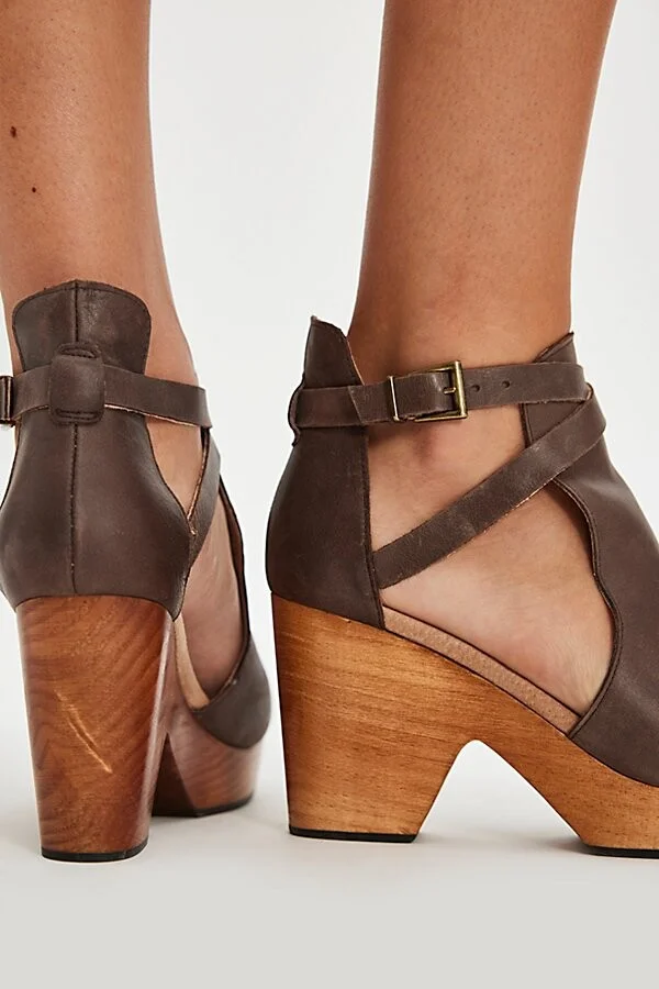 Cedar Leather Clogs - Image 3