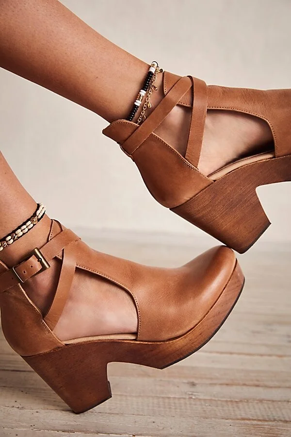 Cedar Leather Clogs