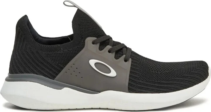 Chagos "blackout" sneakers