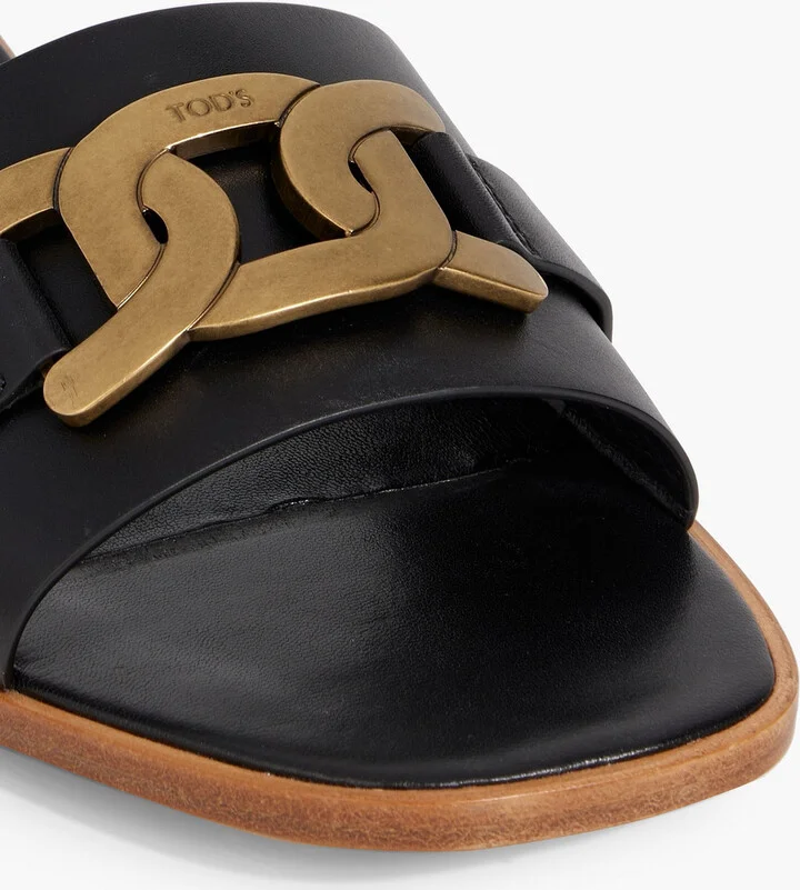 Chain-embellished leather slides - Image 4