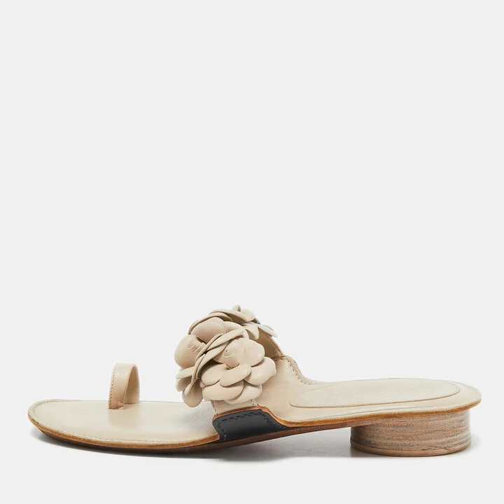 Chanel Cream Leather Camellia Toe Ring Flat Sandals Size 39