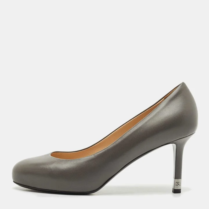 Chanel Grey Leather CC Round Toe Pumps Size 37.5