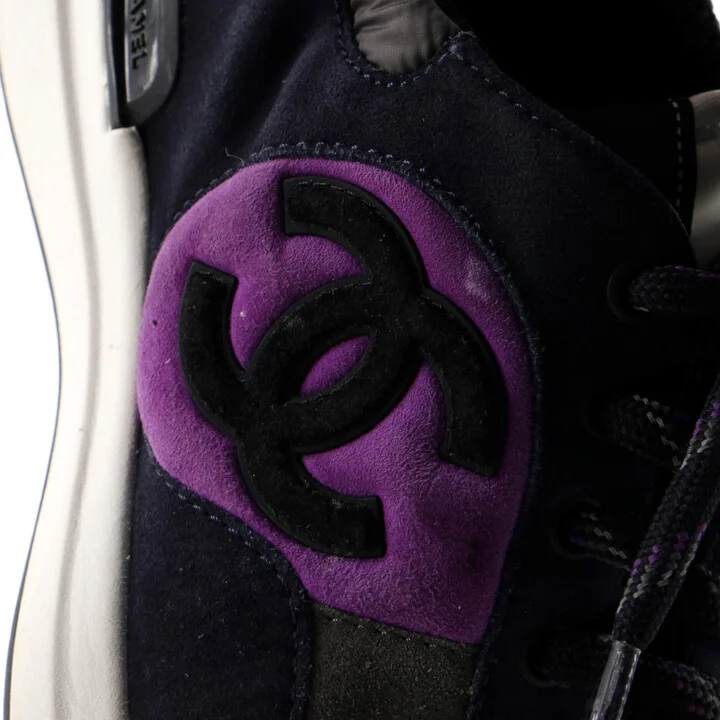 CHANEL Men's CC Low-Top Sneakers Suede - Image 5