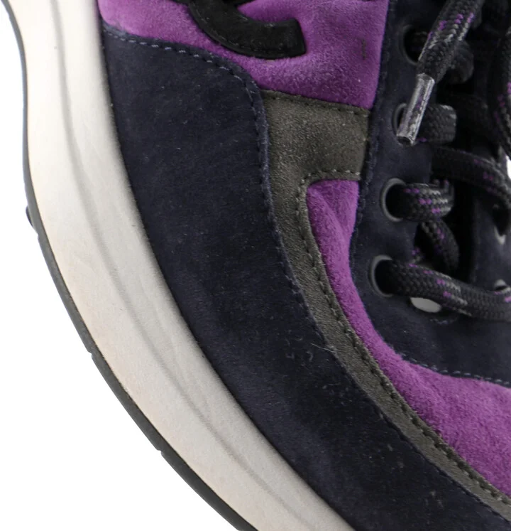 CHANEL Men's CC Low-Top Sneakers Suede - Image 6