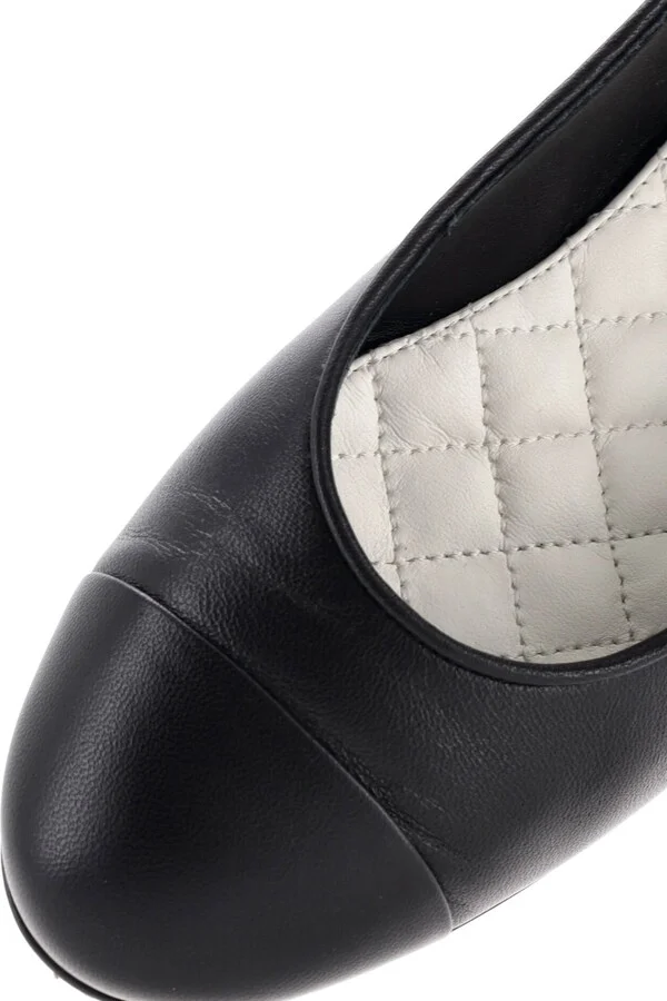 CHANEL Women's Cap Toe Ankle Chain Ballerina Flats Leather with Faux Pearls - Image 5