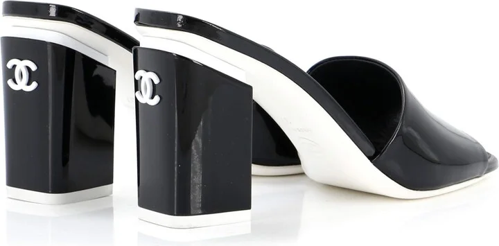 CHANEL Women's CC Block Heeled Mule Sandals Patent - Image 3