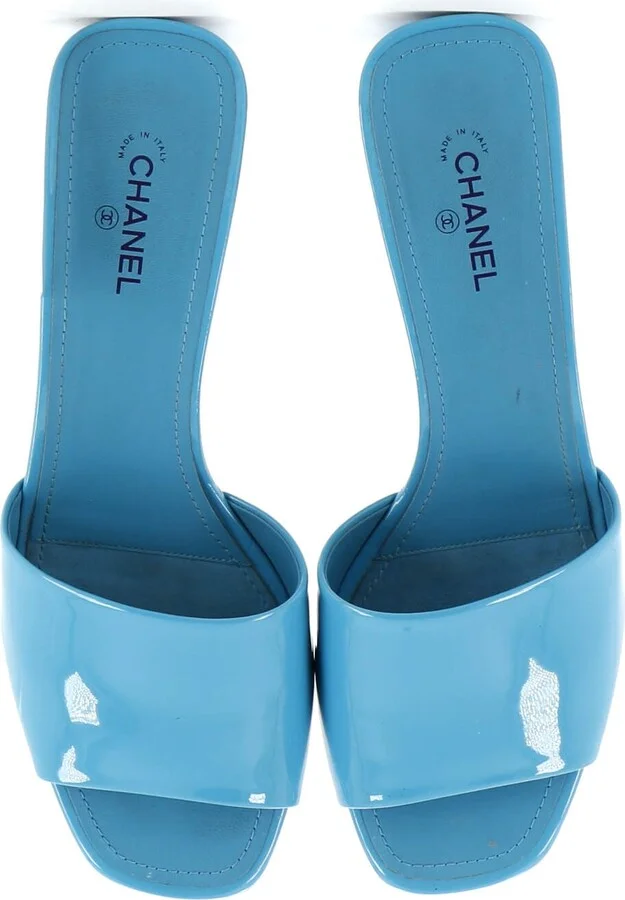 CHANEL Women's CC Block Heeled Mule Sandals Patent - Image 2