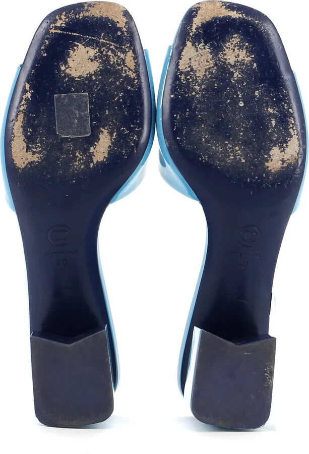 CHANEL Women's CC Block Heeled Mule Sandals Patent - Image 4