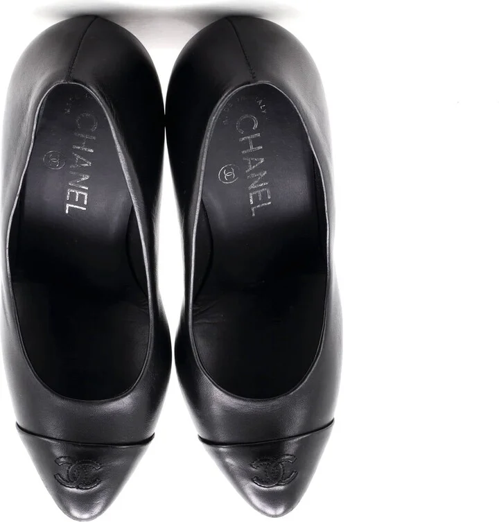CHANEL Women's CC Cap Toe Chain Around Pumps Leather - Image 2