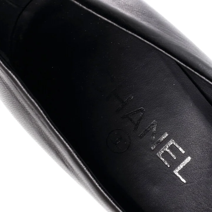 CHANEL Women's CC Cap Toe Chain Around Pumps Leather - Image 6