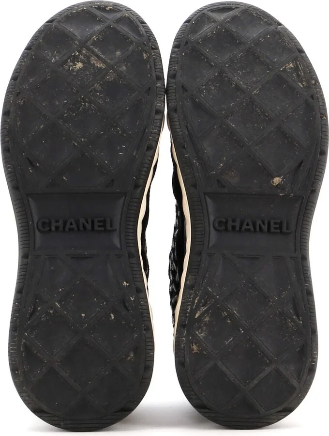 CHANEL Women's CC Embroidery Sneakers Calfskin and Suede - Image 4